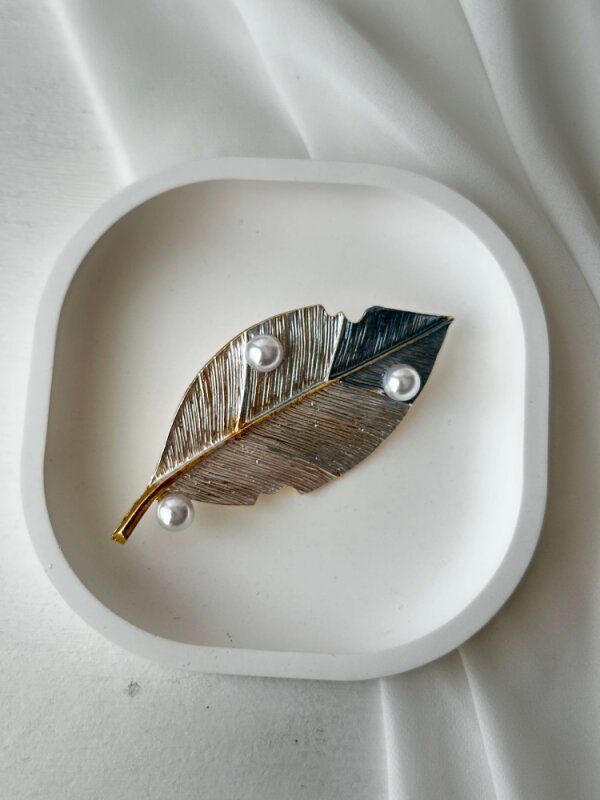 Beyaz - Mavi Renkli İncili Yaprak Broş - 3