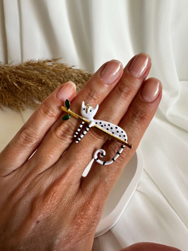 Beyaz Üzeri Siyah Benekli Kedi Broş - 3