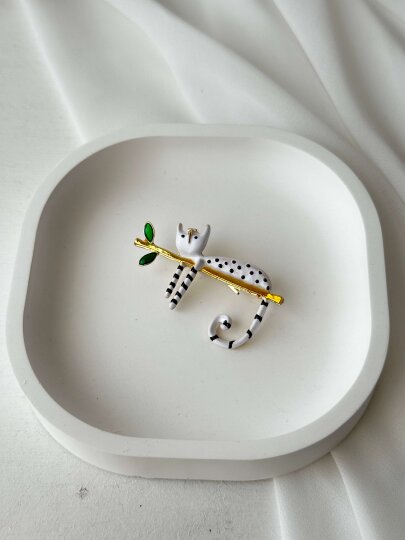 Beyaz Üzeri Siyah Benekli Kedi Broş - 5