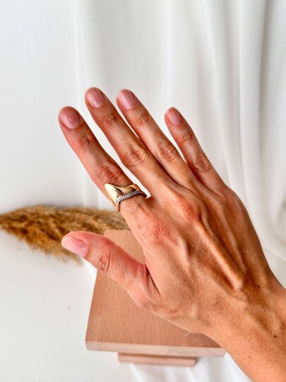 Dalgalı Taş Detaylı Kalın Yüzük - 4