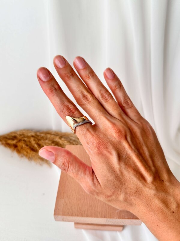 Dalgalı Taş Detaylı Kalın Yüzük - 4