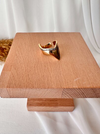 Dalgalı Taş Detaylı Kalın Yüzük - 2