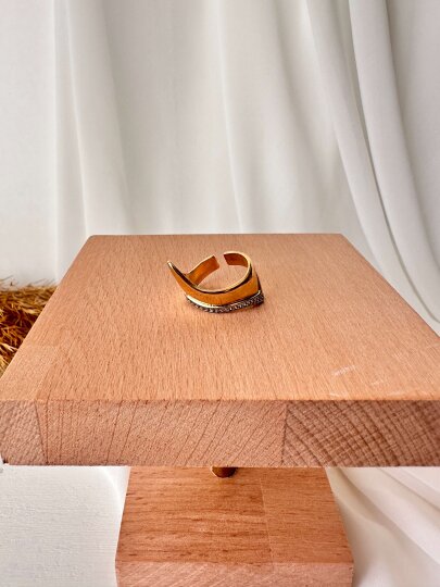 Dalgalı Taş Detaylı Kalın Yüzük - 3