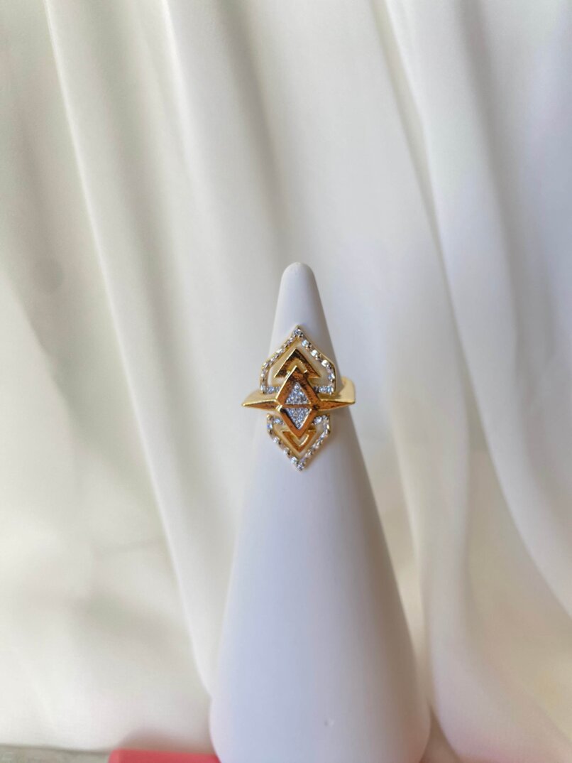 Geometrik Desenli Taşlı Yüzük-Gold - 1