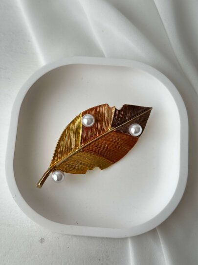 Gold-Kahve Renkli İncili Yaprak Broş 