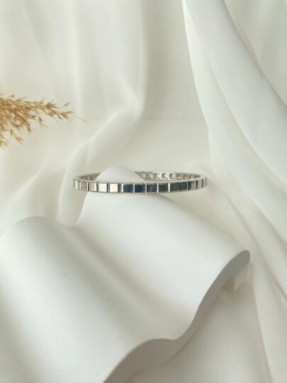 Kare Detaylı Kelepçe 