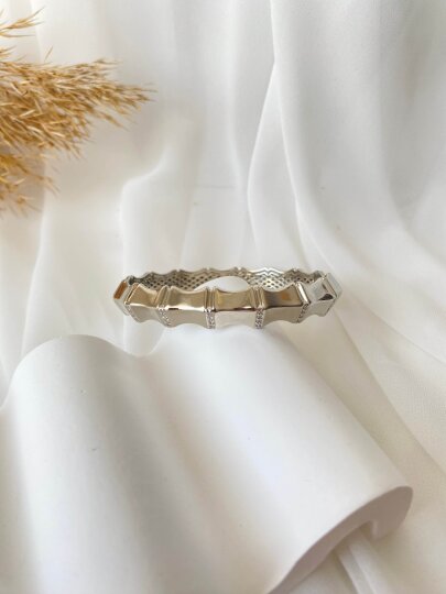 Kemik Detaylı Taşlı Kelepçe