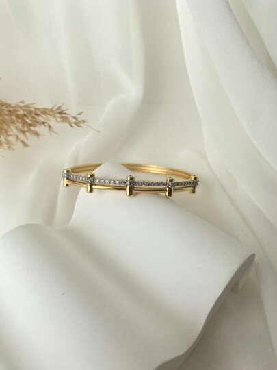 Kenarları Kırmızı Taşlı Çiftli Kelepçe 