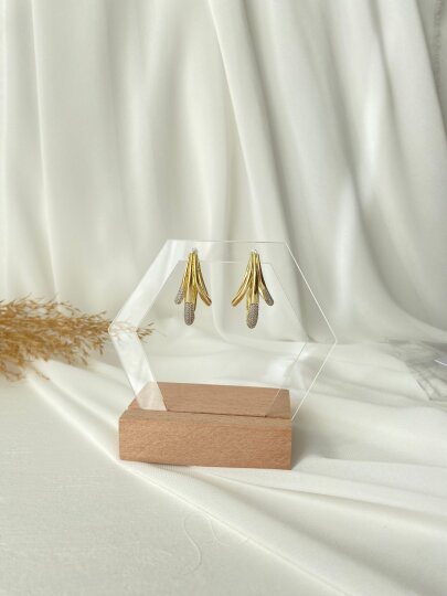 Kıvrımlı Taş Detaylı Küpe