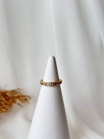 Ortası Baget Taşlı Orta Boy Yüzük - Gold