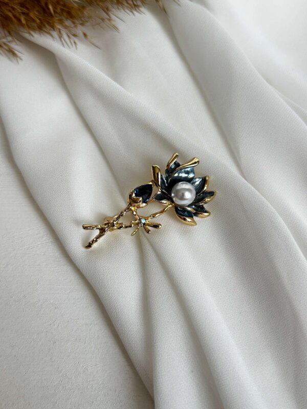 Ortası İncili Mavi Renkli Çiçek Broş - 1