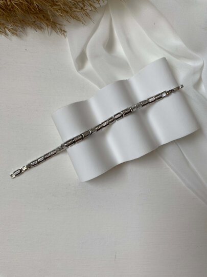 Ortası Sıra Taşlı Gümüş Bileklik