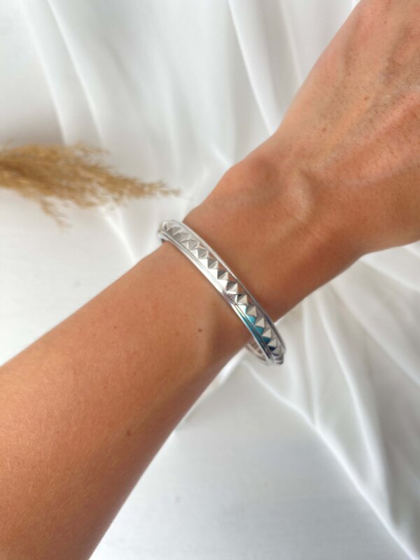 Piramit Detaylı Kelepçe - 2