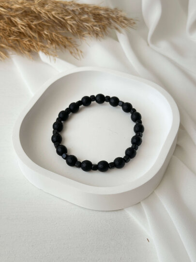 Siyah Mini Kare Boncuk Detaylı Bileklik