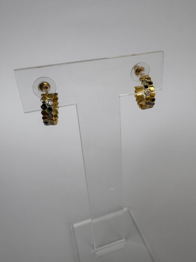 Siyah taşlı Petek Detaylı Halka Küpe