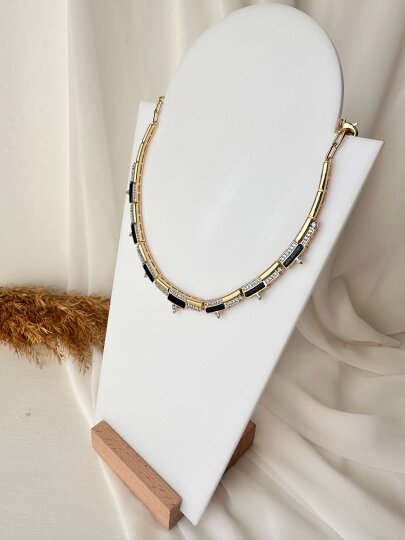 Siyah Üçgen Taş Detaylı Kolye - 2