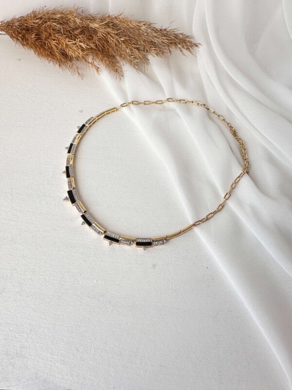 Siyah Üçgen Taş Detaylı Kolye - 3