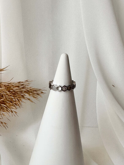 Taş Detaylı Petek Yüzük