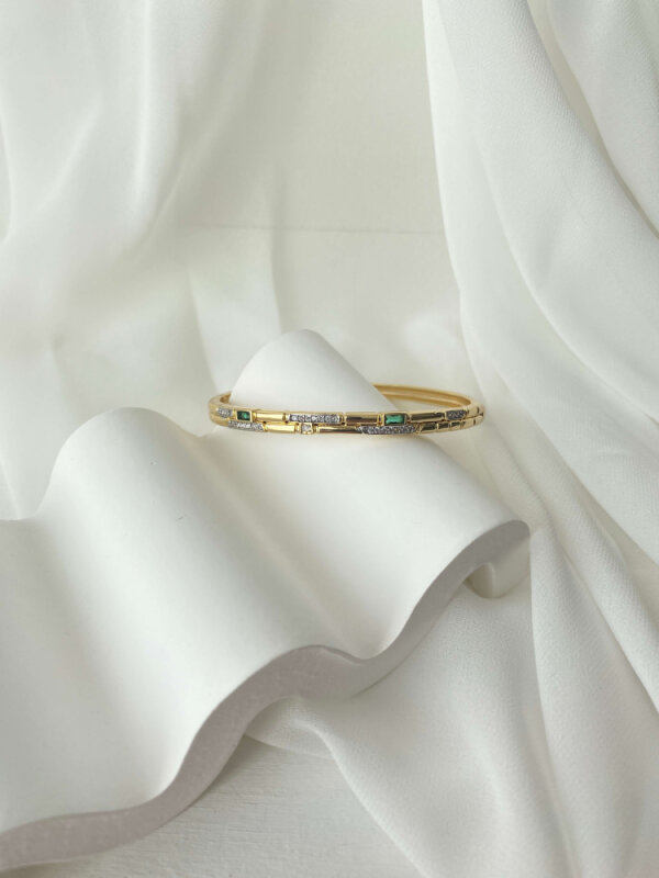 Üzeri Yeşil Taş Detaylı Kelepçe - 1